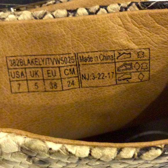 Vionic Blakey Snake Skin Open Toe Ankle Strap Block Heel Bootie Size 7 - Picture 6 of 6